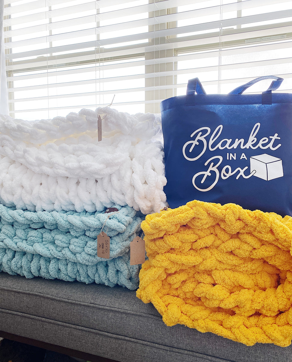 Chunky Knit Blanket in Gold Comfy Sunday