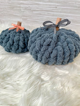 Load image into Gallery viewer, slate chunky knit pumpkins