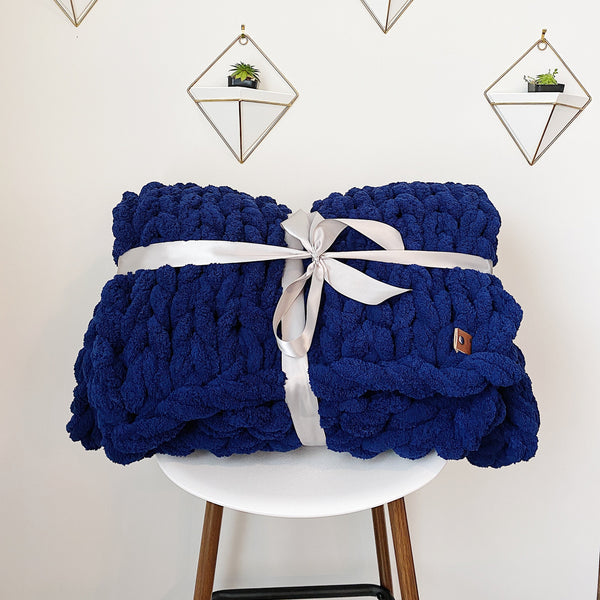 Chunky Knit Blanket in Navy