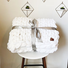Load image into Gallery viewer, Chunky Knit Blanket in White