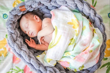Load image into Gallery viewer, Baby Nest - Medium