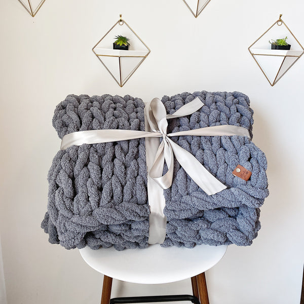 Chunky Knit Blanket in Dark Gray