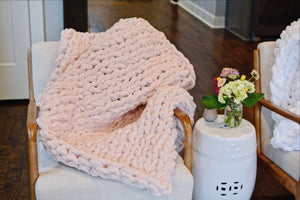 Chunky Knit Blanket in Pink
